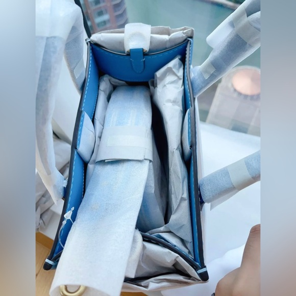 NWT Coach Field Tote 22 Bag in Brass/Natural Canvas/Pool Refined Calf Leather - Picture 10 of 12